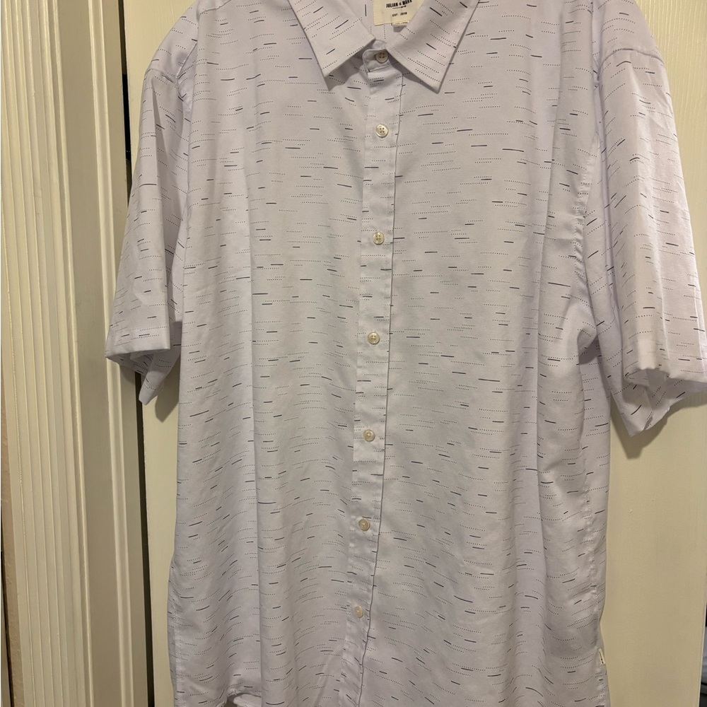 Men's White w/ Black Pattern Short Sleeve Button Down Shirt